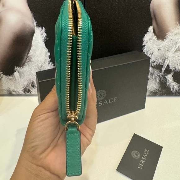 Versace Quilted Zipper Wallet/ BNWT/ GORGEOUS 😍 - Picture 7 of 9